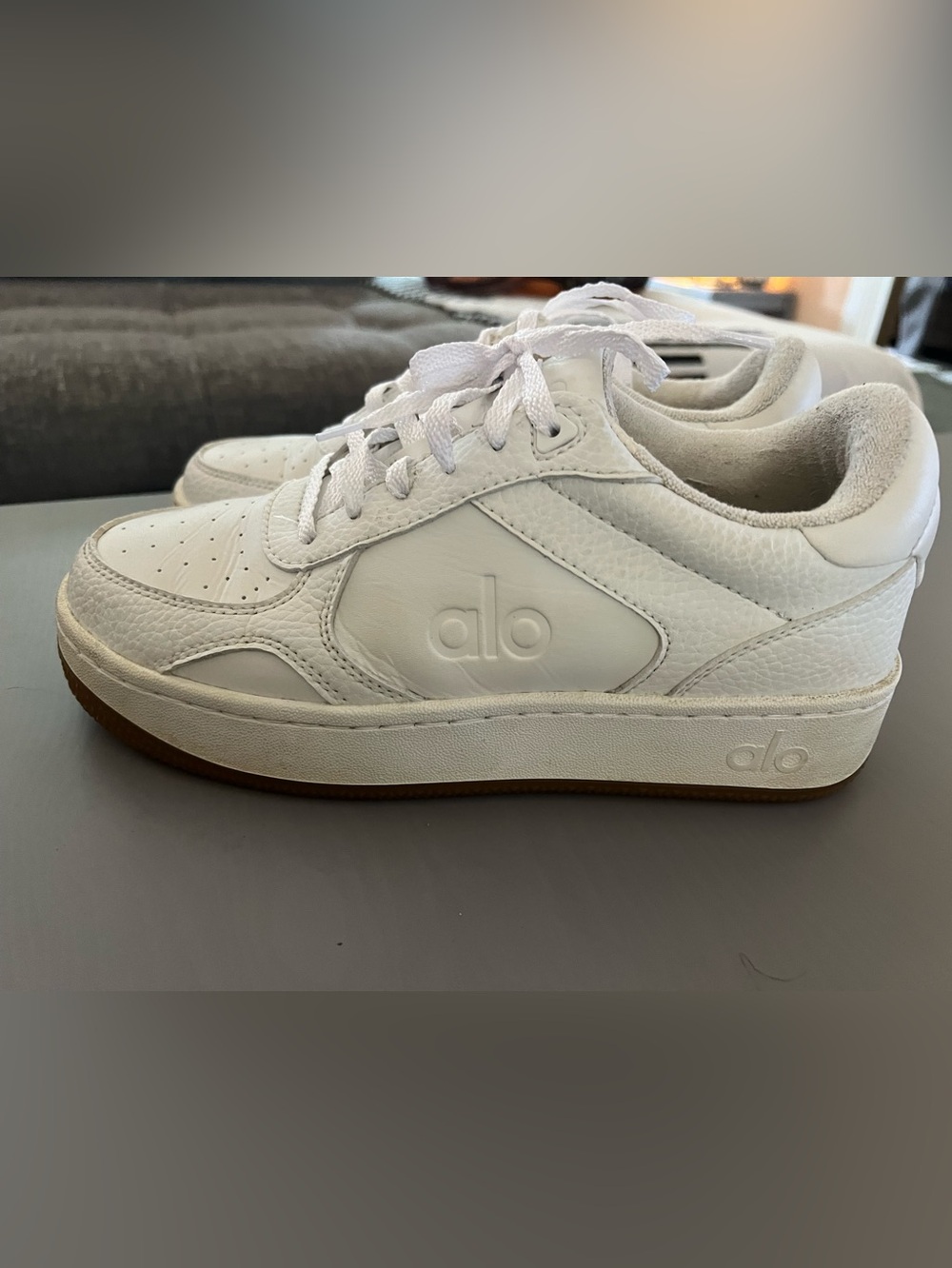 ALO Yoga Adults White Leather Low-Top Sneakers with Gum Sole, size 6.5w/5m
